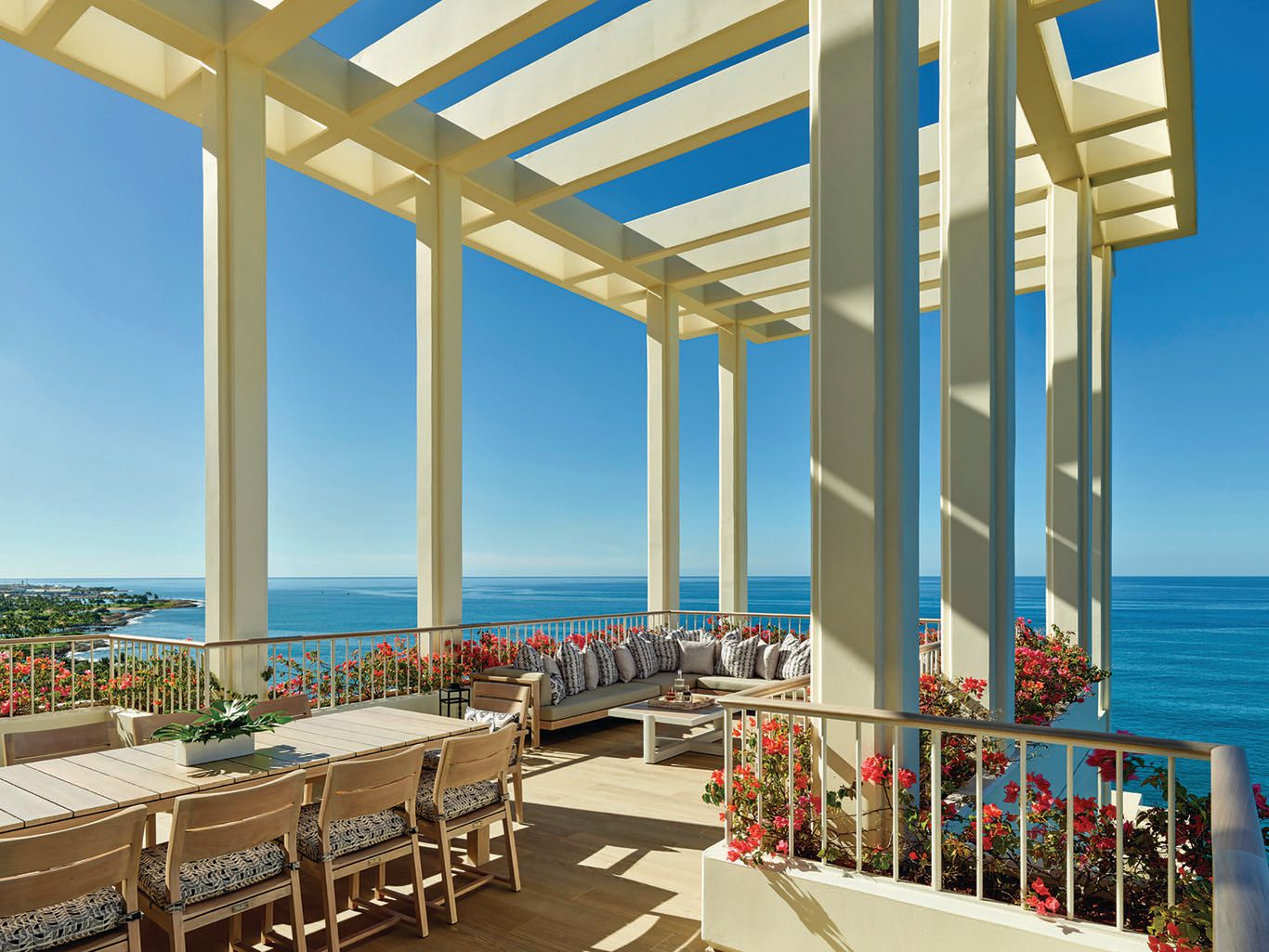 The expansive terrace stuns on the top floor of the resort. PHOTO COURTESY OF FOUR SEASONS RESORT OAHU AT KO OLINA