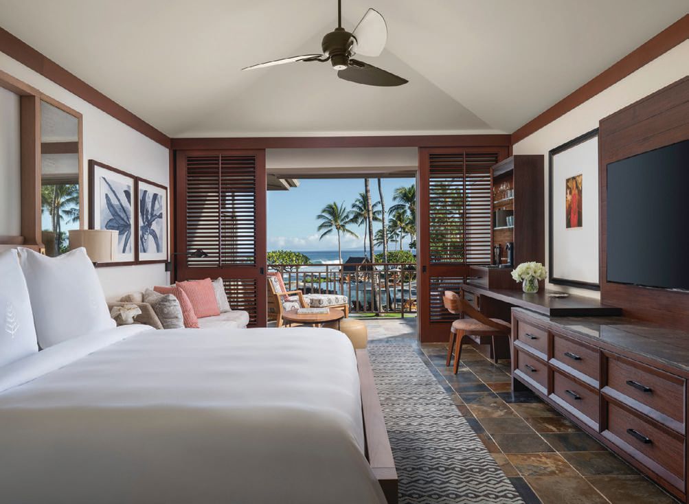 A prime ocean view room with king bed showcases the new interiors from San Francisco-based BAMO. PHOTO COURTESY OF FOUR SEASONS RESORT HUALĀLAI